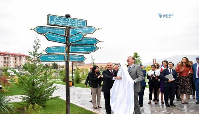 Fransız deputatlar Xankəndidə “Fransa-Artsax” dostluq rəmzi ucaltdı