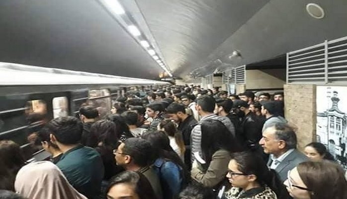 Bakı metrosunda hərəkət dayandı, qatar tuneldə qaldı