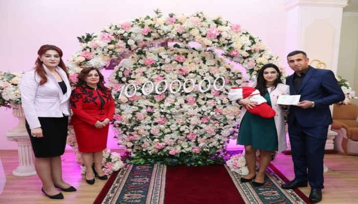 10-миллионному жителю Азербайджана выдано свидетельство о рождении