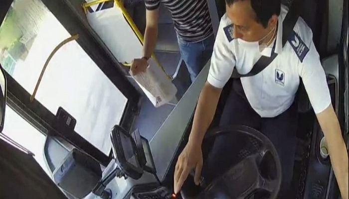 Otobüs şoföründen alkışlanacak hareket! Yanlış otobüse binen öğrencileri okula yetiştirdi