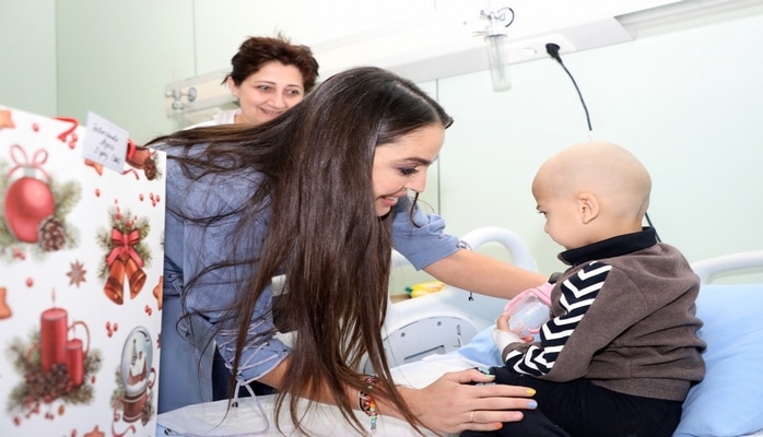 Heydər Əliyev Fondunun vitse-prezidenti Leyla Əliyeva Milli Onkologiya Mərkəzinin Uşaq Klinikasında müalicə alan uşaqları ziyarət edib