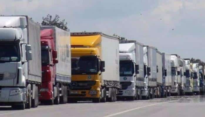 Azərbaycandan Rusiyaya meyvə aparan 30-dan çox TIR saxlanılıb - Səbəb və rəsmi münasibət