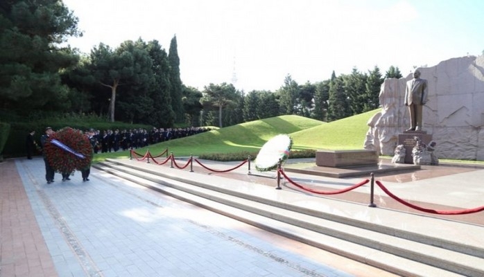 Моряки посетили могилу общенационального лидера Гейдара Алиева