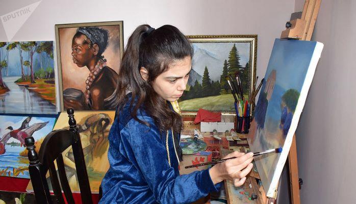 Fiziki qüsurlu qız əsərləri ilə hər kəsi heyran qoyur