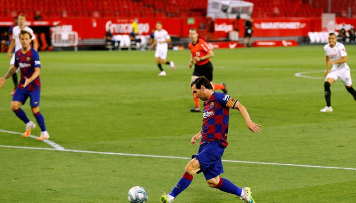 "Севилья" и "Барселона" сыграли вничью в матче чемпионата Испании по футболу