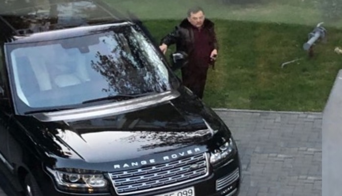 İcra başçısı özünə lüks avtomobil aldı