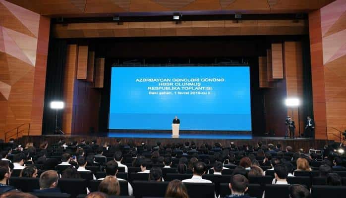 Президент Азербайджана: Мы не должны довольствоваться достигнутыми успехами, должны постоянно смотреть вперед