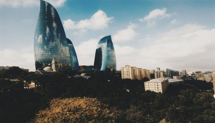 Почему бакинцы стремятся быть красивыми и никогда не грубят: 11 навыков жителей Баку