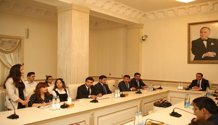 Gəncə Şəhər İcra Hakimiyyətində çalışan könüllülərə sertifikatlar təqdim olunub