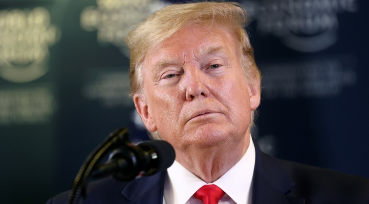 Tramp ABŞ Kosmik Qüvvələrinin loqotipini göstərdi