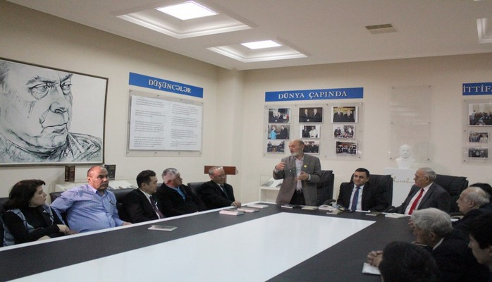 Azərbaycanlı alimin özbək ədəbiyyatı ilə bağlı kitablarının Daşkənddə təqdimatı olub