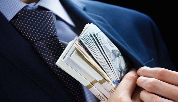 347 minlik yeyinti edən azərbaycanlı diplomat: “Bekarçılıqdan qumar oyunlarına başladım”