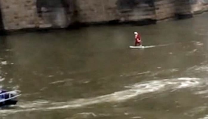 Çayda hərəkət edən “Santa-Klaus” marağa səbəb oldu