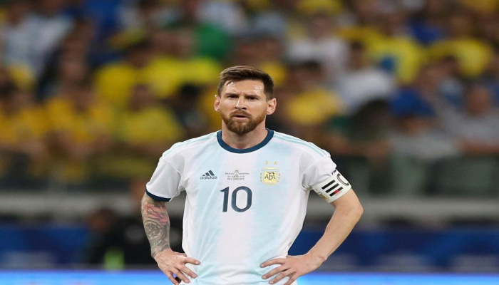 Messi: Millidəki karyeramı davam etdirəcəm