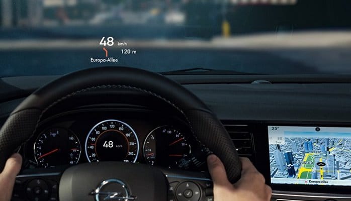 Head Up Display gələcəyin texnologiyasıdır