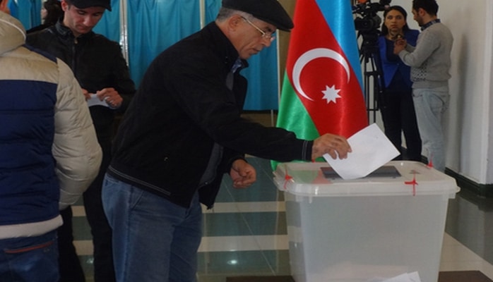 Media rəhbərləri parlament seçkilərinə qatılacaqmı - fərqli rəylər