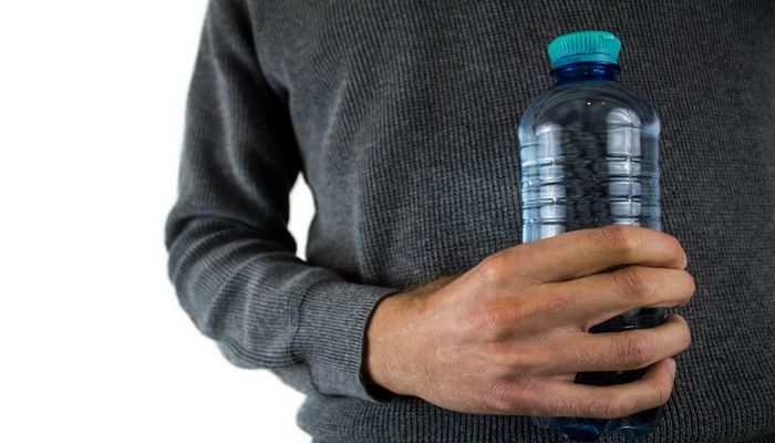 Как бросить курить с помощью воды: потребуется обычная бутылка