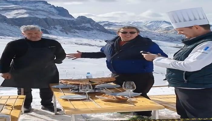 Российский телеведущий поднялся в горы Азербайджана, чтобы вкусно поесть
