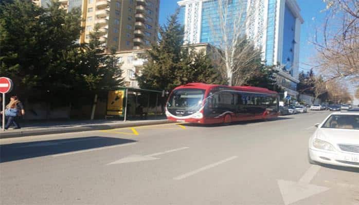 В Баку перенесены две автобусные остановки
