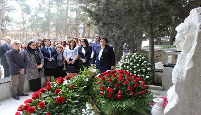 Коллектив Института востоковедения посетил могилу выдающегося ученого Аиды Имангулиевой