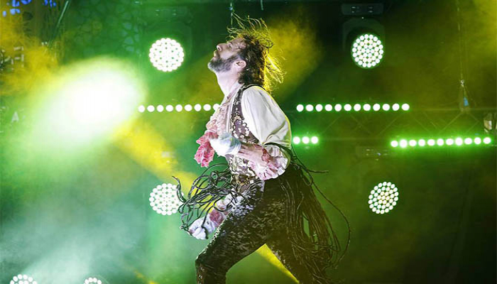 Amerikalı xəyali gitarada ifa üzrə dünya çempionu oldu