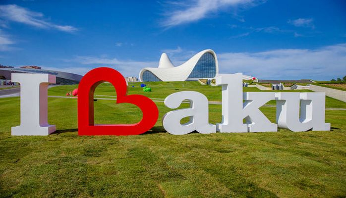 Баку в рейтинге лучших городов для путешествий на 8 марта