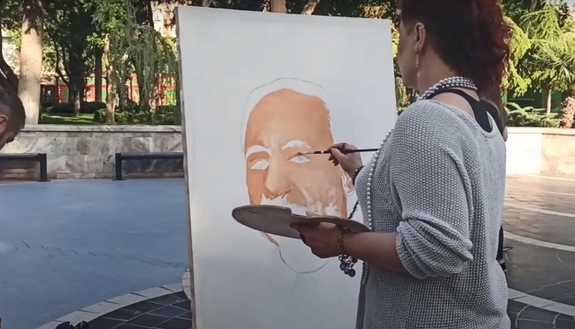 Polis M.Ə.Rəsulzadənin portretini Bakının mərkəzində çəkməyə qoymayıb