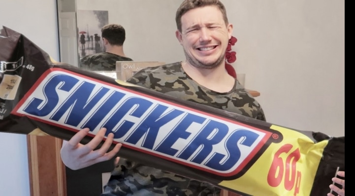 Dünyanın ən böyük "Snickers"i hazırlandı