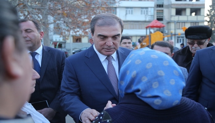 Niyazi Bayramov sakinlərin problemləri ilə yerində maraqlanıb