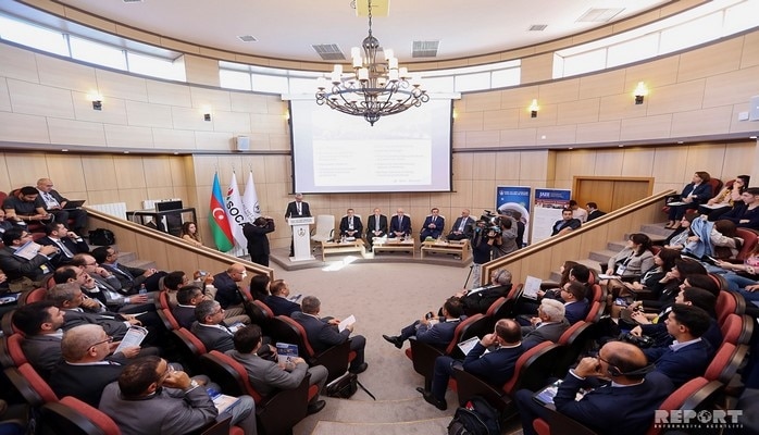 В Баку проходит конференция "Последствия глобальных изменений в энергетической отрасли в регионе Каспия и Центральной Азии"