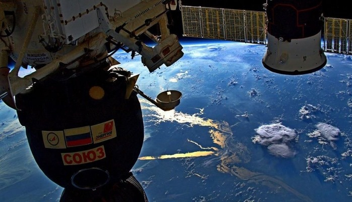 Kosmosdan Yer kürəsi, arxiv şəkliRusiya kosmosa şüşədən hazırlanmış kürə göndərəcək