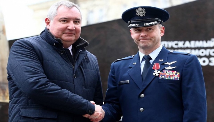 Rusiya Prezidenti ABŞ astronavtını ordenlə təltif edib