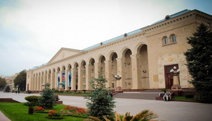 В Гяндже директора школы назначили замглавы ИВ