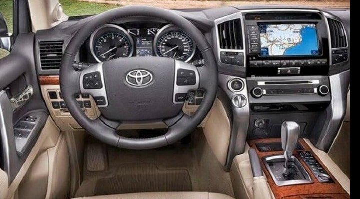 B сети продают мощный пикап Toyota, в котором можно пережить нашествие зомби.