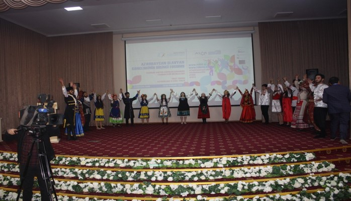 Проходит первый Форум азербайджано-славянской молодежи