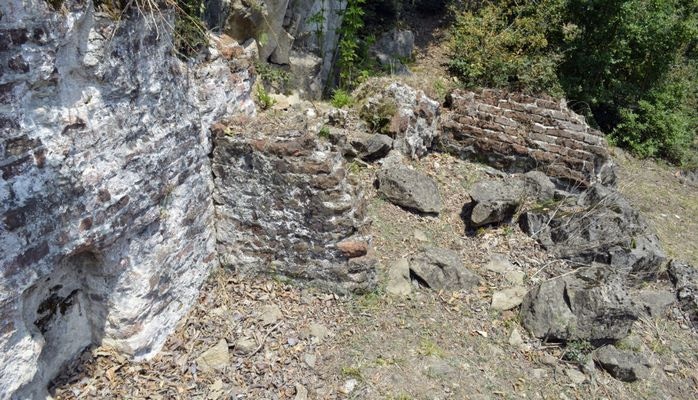 Zamanın viran etdiyi "Div evi" sirrini açacaq adamı gözləyir