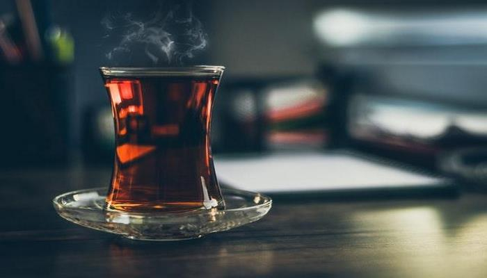 Гастроэнтеролог Алексей Парамонов развенчал распространенные мифы о чае