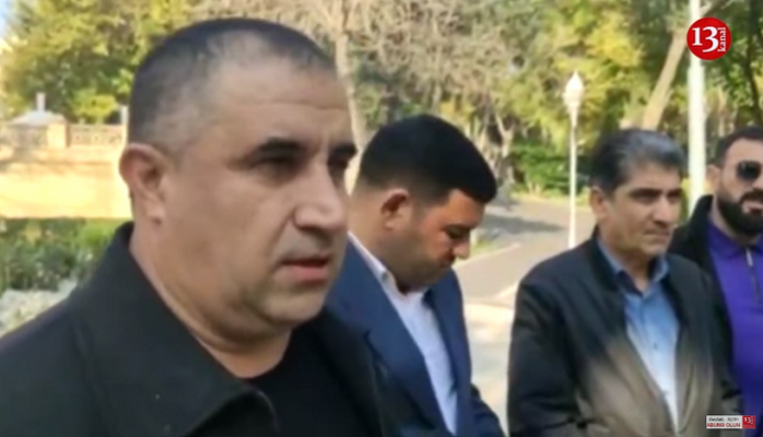 "Vaqif Əliyev və qohumları işi"ndə zərərçəkənlər PA-nın qarşısına toplaşdılar