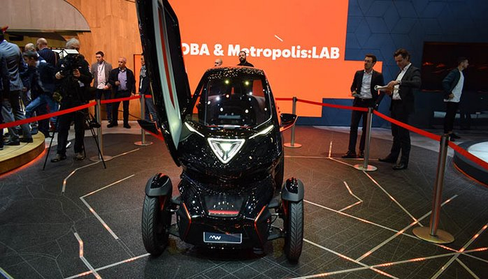 Seat şirkəti Cenevrədə motosiklet və avtomobilin hibridini təqdim etdi