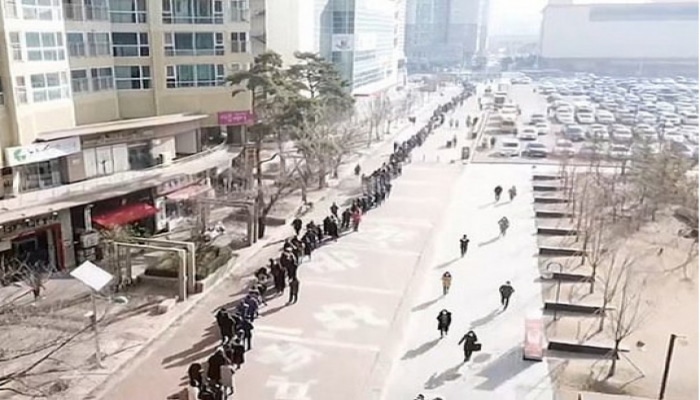 Cənubi Koreyada minlərlə insan tibbi maska üçün növbəyə durdu