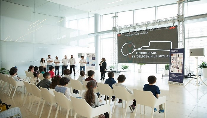 “Formula 1”də pilotları müşayiət edəcək uşaqlar üçün təlim keçirilib