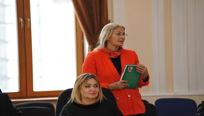 Alim öz işindən zövq alanda...