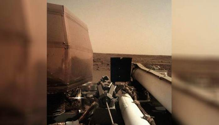 NASA Marsın səthində ilk qazıntı işlərinə başlayıb