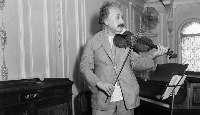 FBİ Eynşteyni niyə axtarırdı: sovet xəfiyyəsi və...