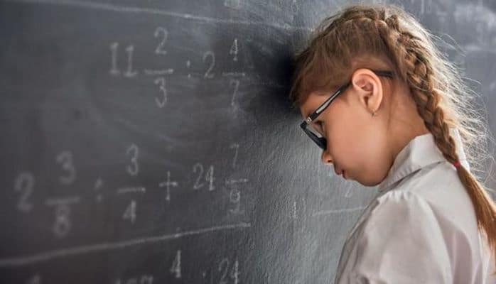 Министр: Четыре тысячи школьников остались на второй год