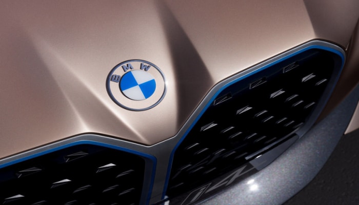 BMW сменил логотип