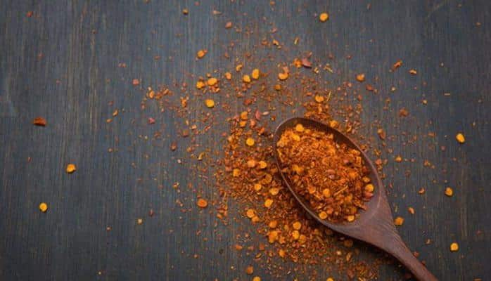 Geyimlərinizin üzərinə qara bibər əlavə etsəniz… – İnanılmaz faydaları