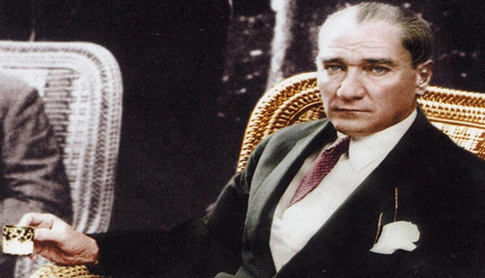 Üstünə yarmaça atan deputata bir kəlmə söz deməyən “diktator” – dostunu sona qədər dost saxlayan lider