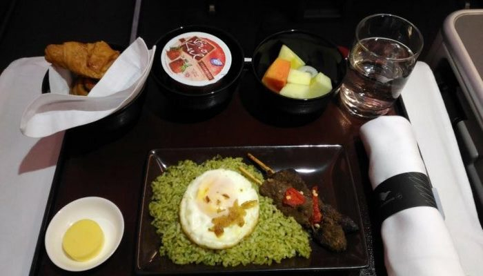 Təyyarədə necə düzgün qidalanmalı?