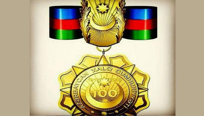 Bir qrup media, QHT nümayəndəsi və ictimai xadimə Xalq Cümhuriyyətinin 100 illiyi medalı təqdim olunub